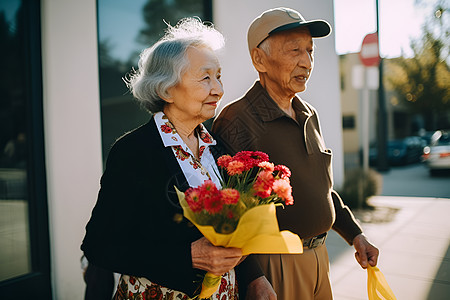 户外快乐的年迈夫妇图片