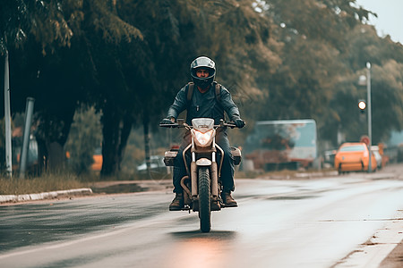 道路上骑行的男士图片