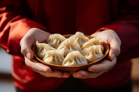 端着饺子手中展示着饺子背景