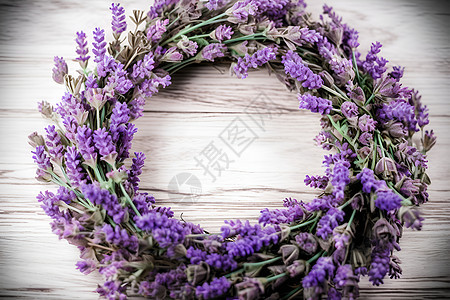 紫色的薰衣草花环图片