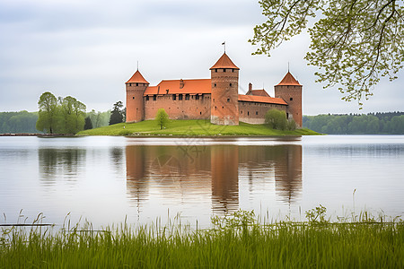 湖畔边的城堡建筑图片