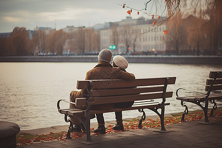 长椅上幸福的年迈夫妻图片