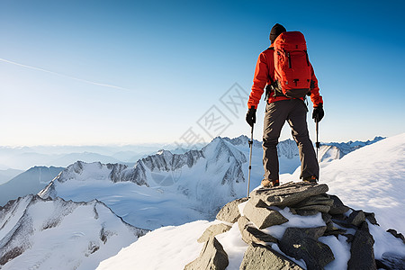 征服高山的男人图片素材