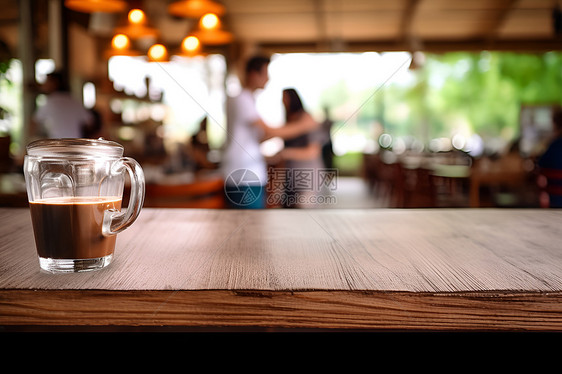 一杯咖啡放在木桌上图片