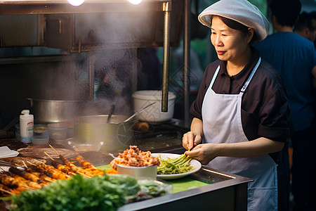 正在烹饪食物的中年女性图片