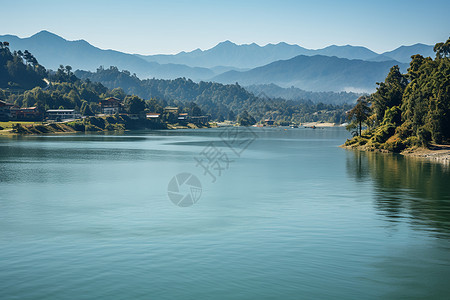 美丽的流动湖泊图片