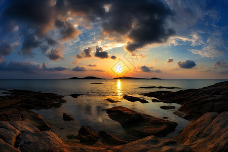 日落余晖下的海景图片
