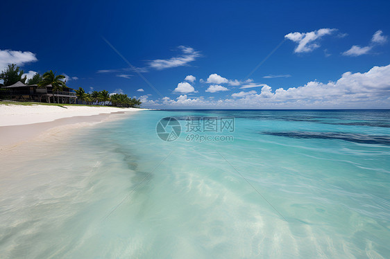 碧蓝天空白沙滩图片