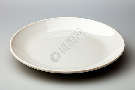 现代简约的白色陶瓷餐盘图片