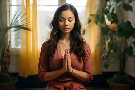 冥想中的女子双手合十背景图片