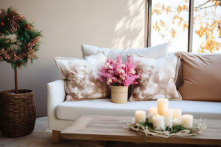 客厅内的沙发和花束图片