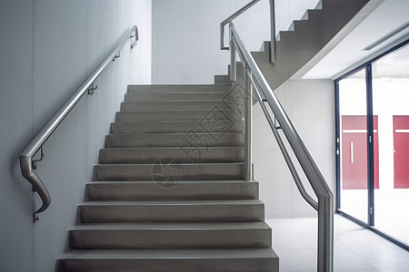 楼梯上的台阶背景图片