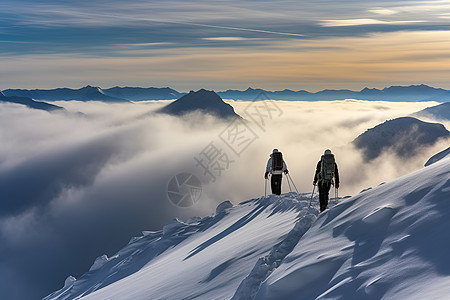 雪山中徒步旅行的旅者背景图片