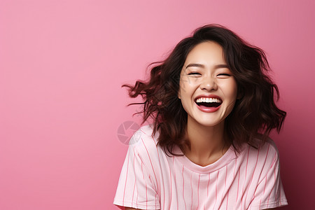 开心微笑的亚洲女子图片