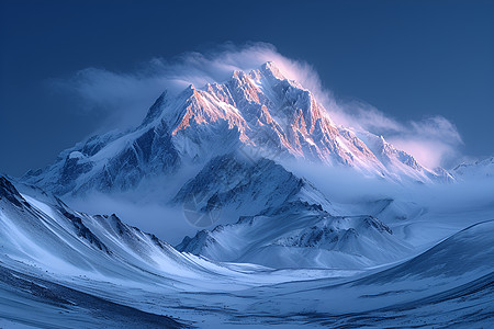 白雪皑皑的山巅图片