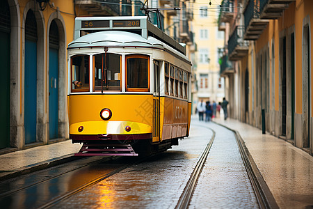 欧洲城市中的黄色有轨电车背景图片