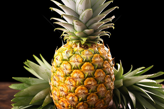 新鲜可口的热带菠萝图片
