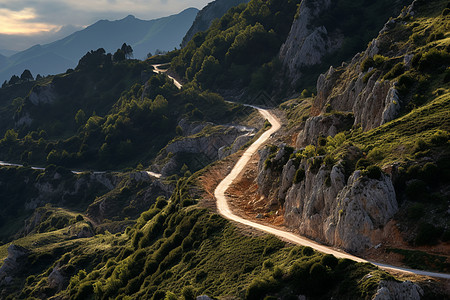 风景秀丽的山间道路图片