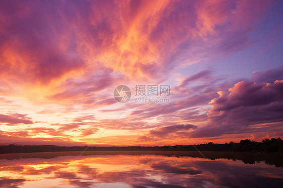 夕阳余晖时的海洋景观图片