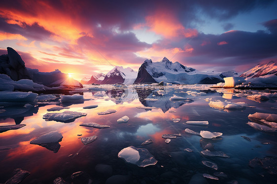 冰山的美丽日落图片