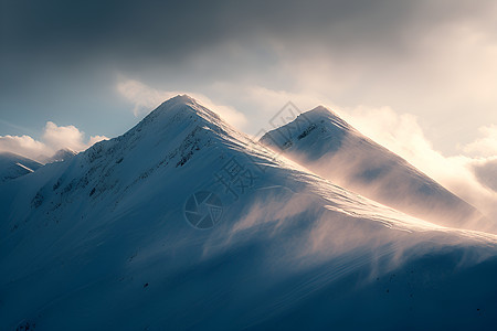 雪山顶上的云雾图片