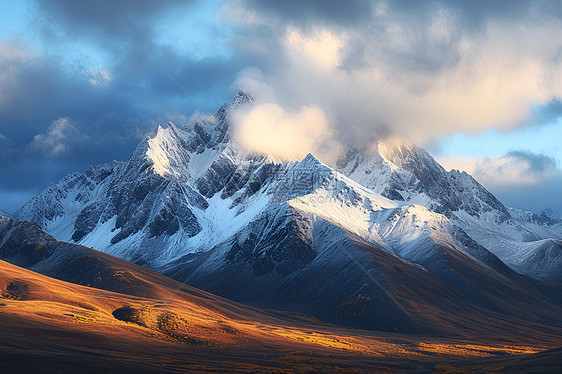 雪山前的草地图片