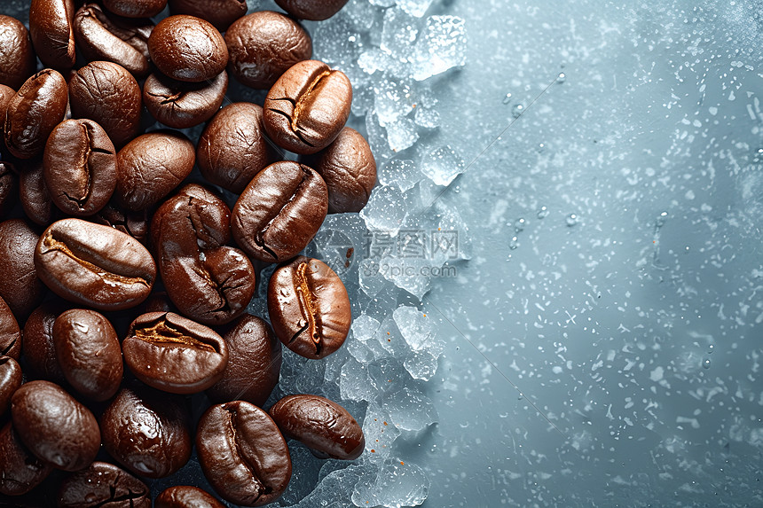 咖啡豆和冰块图片