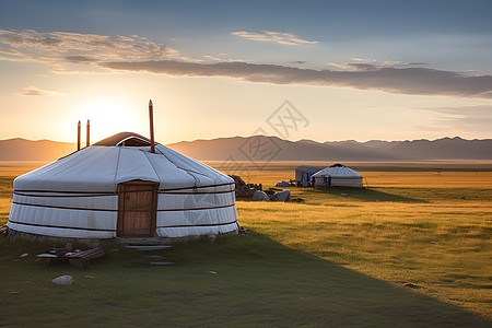 草地上的蒙古包图片