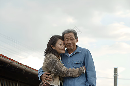 户外温馨的老年夫妇背景图片