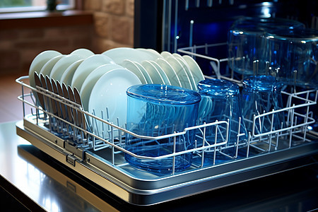 洁净高效厨房中的洗碗机图片