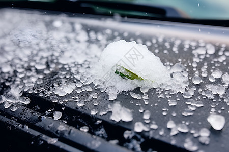 冰雪覆盖的车窗上图片