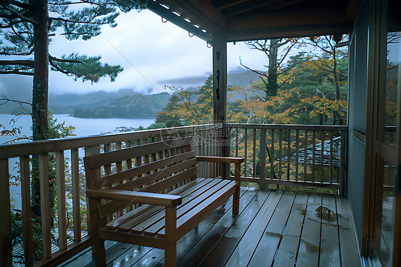湖畔清晨的木椅图片