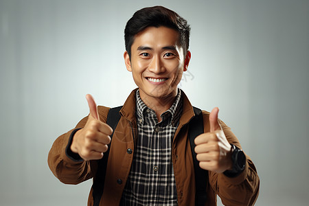 亲切微笑的亚洲男子图片