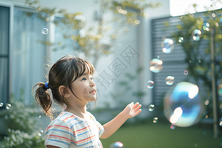 小女孩在院子里玩泡泡背景