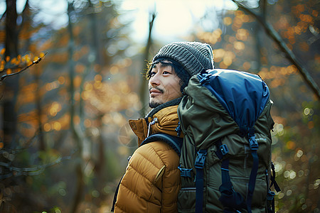 背包的男子背景图片