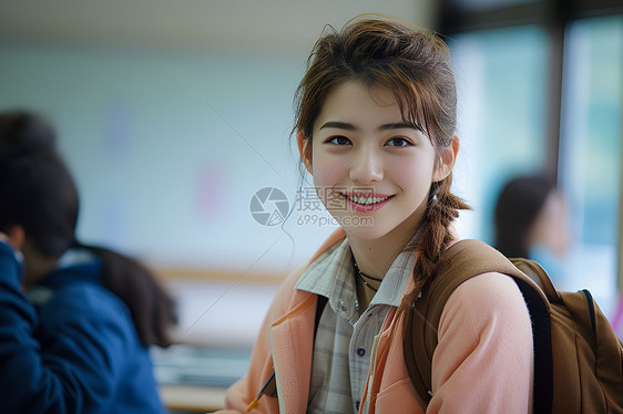 年轻漂亮的大学生图片