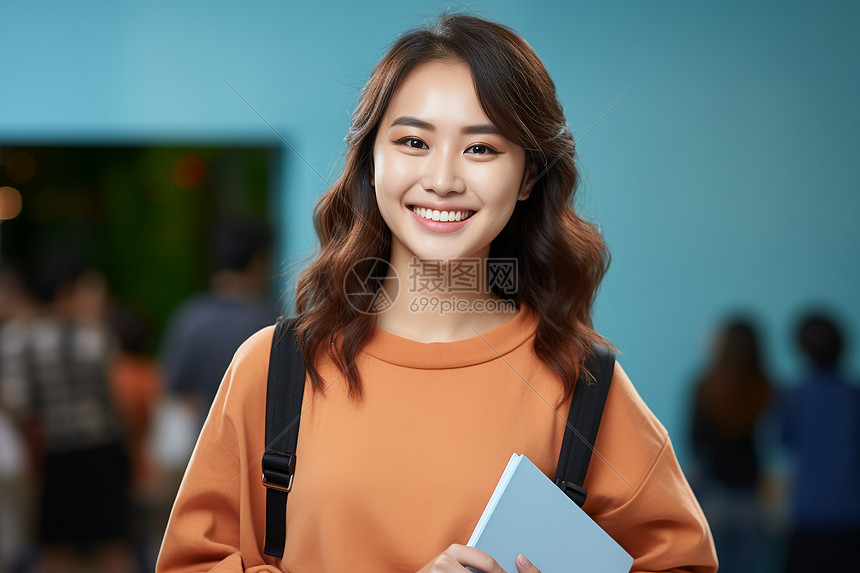 积极向上的年轻女学生图片