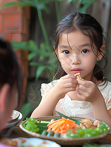 小女孩在用餐图片