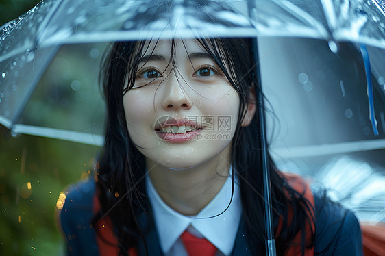雨中微笑的女孩图片