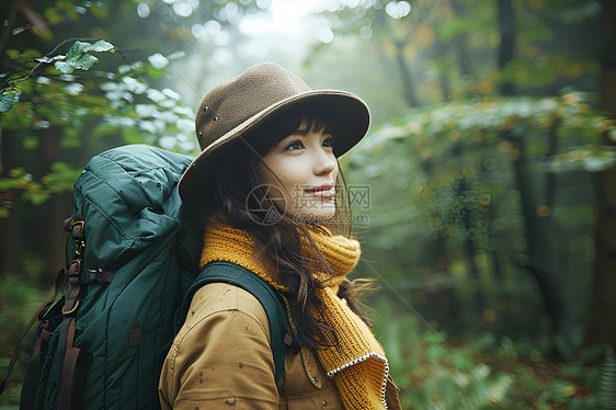 森林中的女子图片