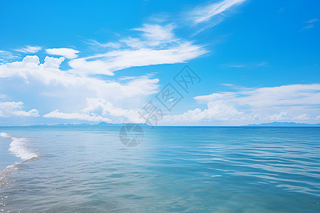 七彩天空海面上的浪花背景