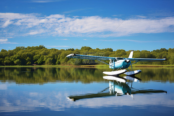 湖泊中的小型飞机图片