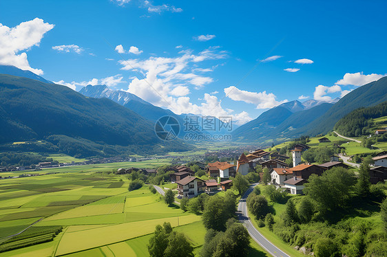 山间村庄的壮丽风景图片