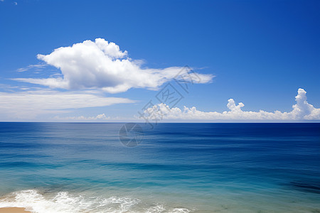 蓝天白云下的海滩图片