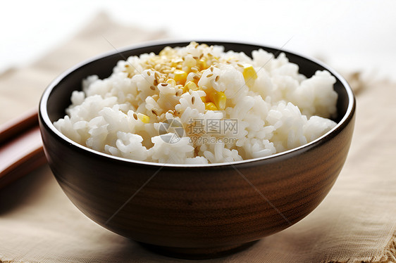 木碗中的米饭图片