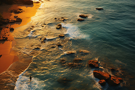 落日下的海滩图片