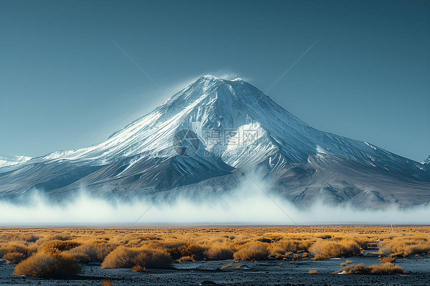 云雾中的雪山图片