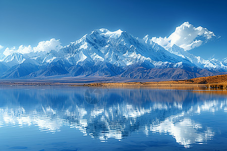 清澈的青海湖背景图片