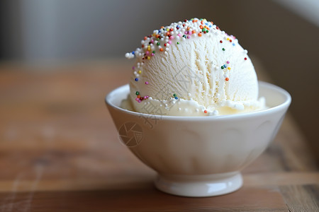 冰淇淋碗顶上洒着糖图片