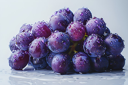 葡萄上的水滴图片
